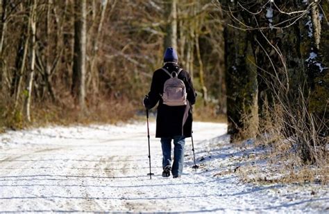 Winter Hiking Outfit and Gear - What to Wear for Your Winter Hike