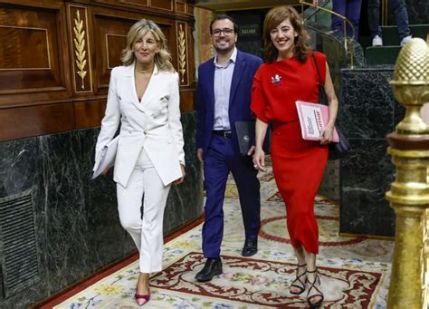 Yolanda D Az Con Un Traje Blanco En La Primera Sesi N De Investidura