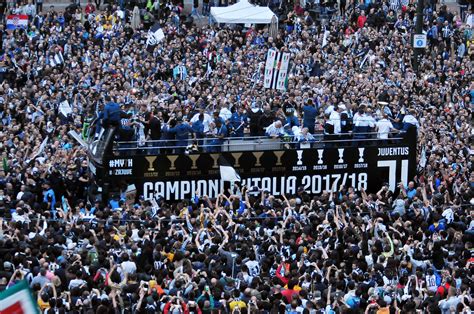 Serie A Festa Scudetto Per La Juventus Le Immagini Della Premiazione