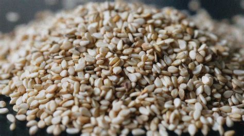 Seasame Seeds यानी तिल के बारे में महत्त्वपूर्ण जानकारी और फायदे