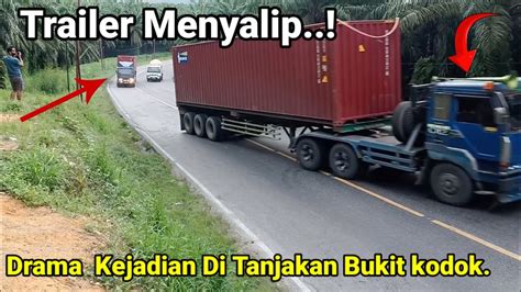 Truck Trailer Menanjak Menyalip Truk Mundur Kejadian Di Tanjakan Bukit