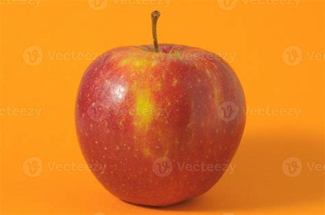 Isolated red apple 17478649 Stock Photo at Vecteezy