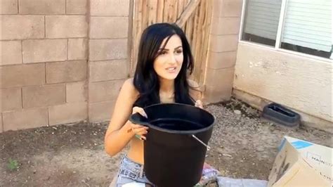 Sssniperwolf Als Ice Bucket Challenge Youtube