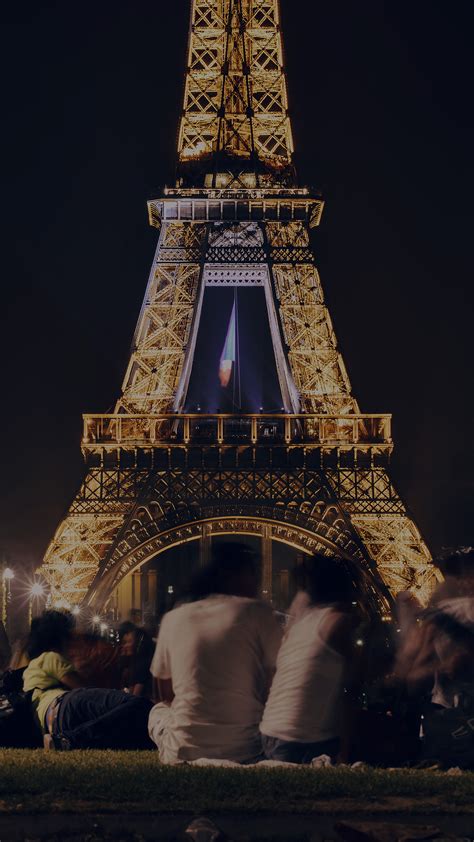 The Eiffel Tower At Night Wallpaper