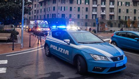 Milano Molotov Contro Due Auto Della Polizia Attacco Vandalico O