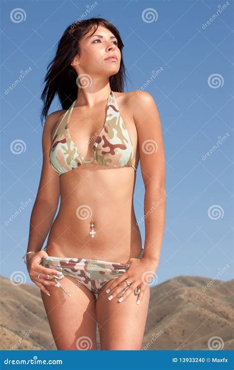 Reizvolle Schwarze Frau Im Bikini Stockfoto Bild Von Modern Herrlich