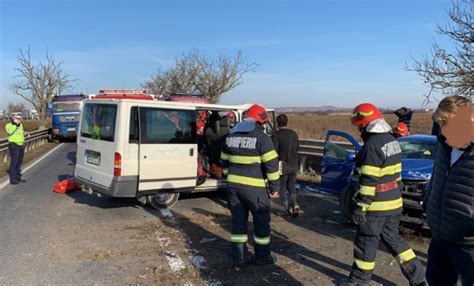 Microbuz cu români accident teribil în Bihor Un copil de 6 ani a