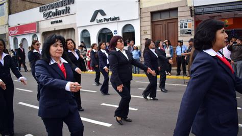 Ugel Tacna Participa De Ceremonia Y Desfile C Vico Patri Tico Por El