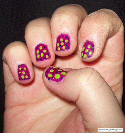 EZ Nail Designs: Polka Dot Nail Design