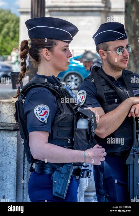 Police officer in Paris Stock Photo - Alamy