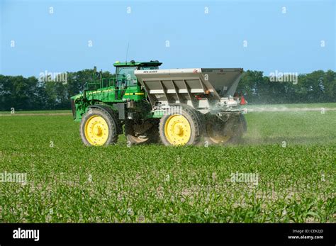 Fertilizer Spreader Hi Res Stock Photography And Images Alamy