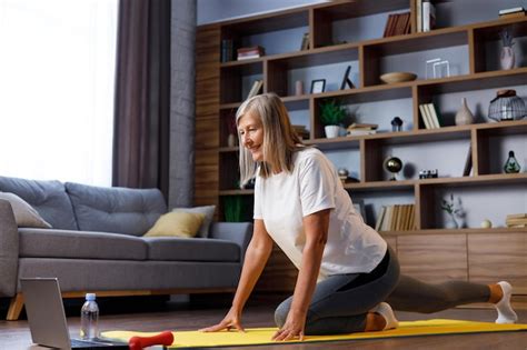 Premium Photo Grayhaired Happy Mature Woman Doing Gymnastics And Yoga
