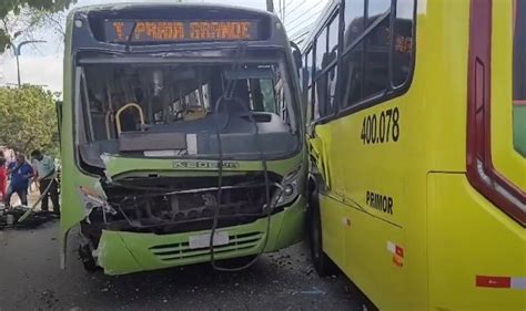 Acidente Entre Nibus Deixa Idosa Gravemente Ferida No Bairro Monte