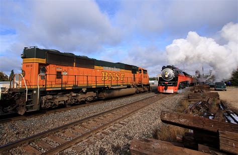 Sp 4449 Daylight Meets Bnsf 9918 At Hastings Mn The Photo Flickr