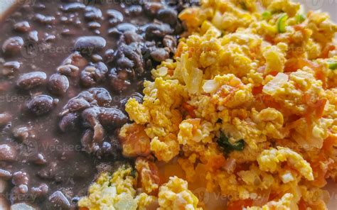 Desayuno Mexicano Huevos Revueltos Con Frijoles Negros Puerto Escondido