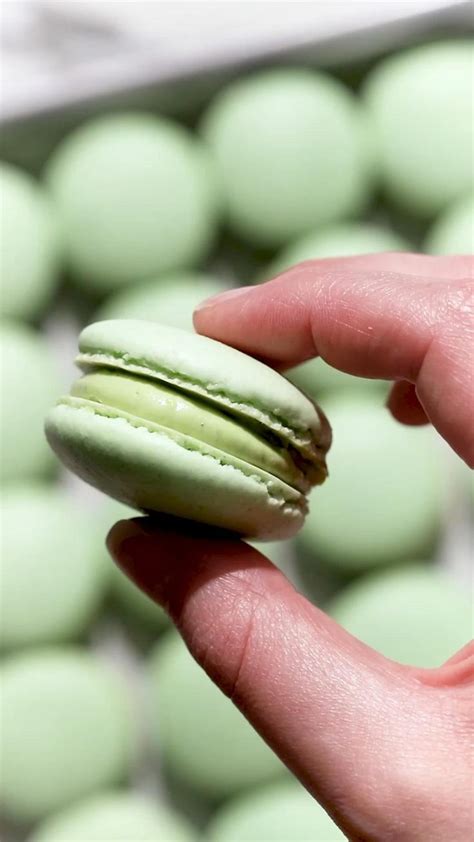 Pistachio Macarons With French Buttercream Sloane S Table Recept