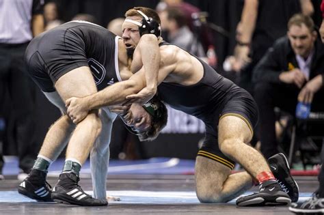 Iowa And Iowa State Tied For 2nd In Team Standings After Opening Day Of Ncaa Wrestling The Gazette