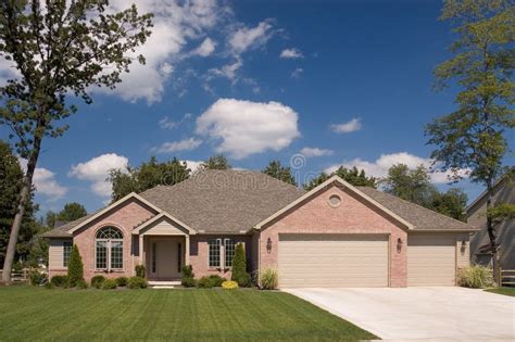 Ranch Home Three Car Garage Stock Photos Free And Royalty Free Stock