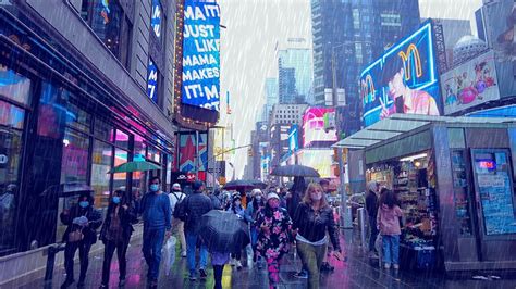 ⁴ᴷ Walking in the Rain in Manhattan New York City City Sounds ASMR