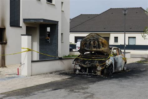 Côte dOr Une voiture et une maison incendiées à Norges la Ville la