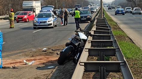 Warszawa Wypadek Na Wis Ostradzie Motocyklista W Ci Kim Stanie