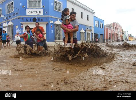 Quebrada San Idelfonso Se Desborda En Trujillo La Libertad Por Cuarta