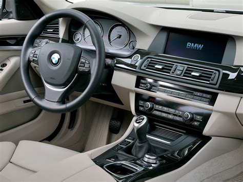 BMW 5-Series Touring (2011) pictures insurance informations.