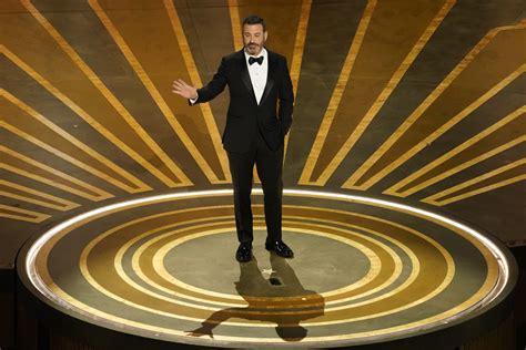 Jimmy Kimmel à la barre de la 96e cérémonie des Oscars La Presse