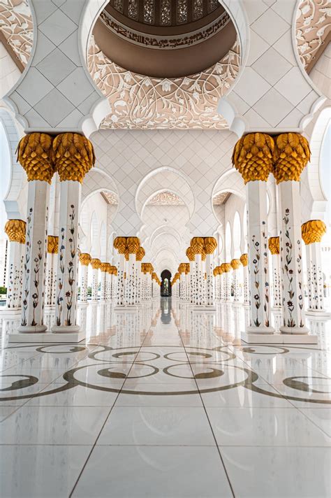 Grand Mosque, Dubai (by Marios Gkortsilas) Enjoy... - Lifespire