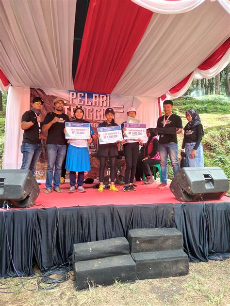 Habibah Siswa Sman Garawangi Juara The Bpbd Trail Run Sma