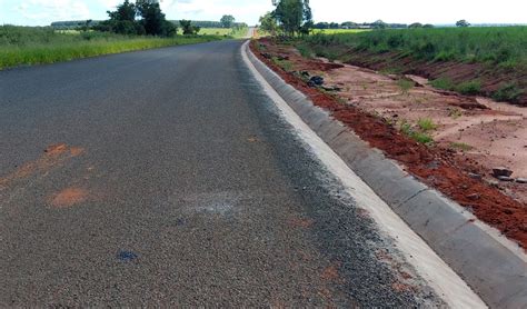 Avan A Pavimenta O Da Ms Entre Costa Rica E Para So Das Guas