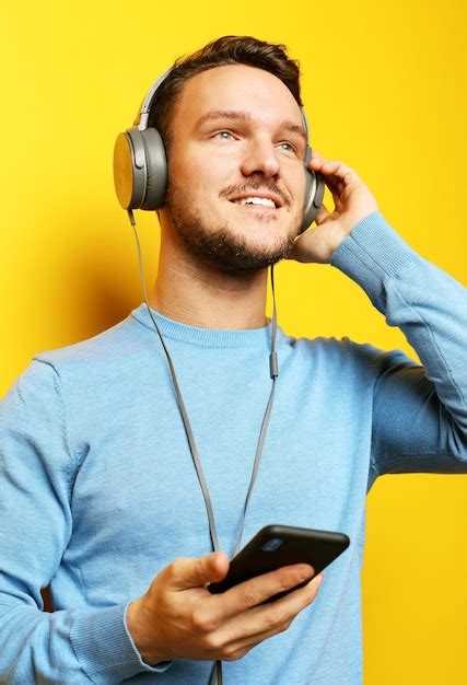 Estilo De Vida Y Concepto De Personas Joven Con Auriculares Y Tel Fono