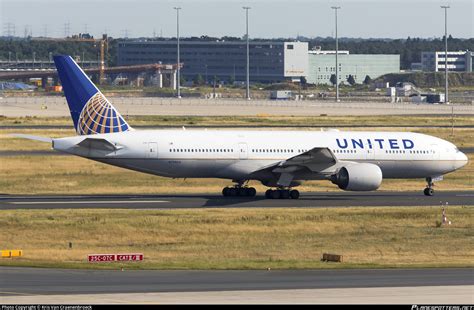 N798UA United Airlines Boeing 777 222ER Photo By Kris Van Craenenbroeck