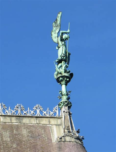 Solve Le Toit De La Chapelle Du Ch Teau De Pierrefonds Et Saint Michel