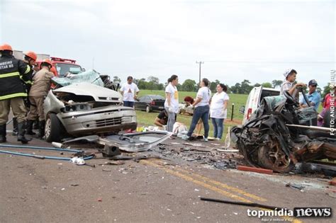 Sobe para cinco o número de mortos em acidente dois carros na MS