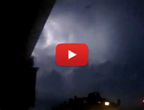 Meteo Cronaca Video Milano TEMPESTA di FULMINI in città la notte