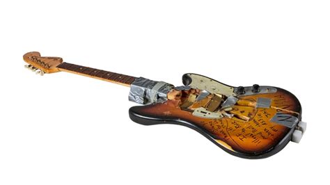 Subastan La Guitarra Rota De Kurt Cobain De La Primera Gira De Nirvana