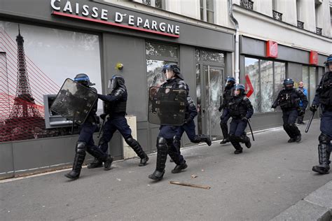 Manifestations «contre Les Violences Policières Plusieurs