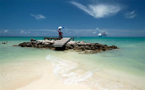 Descubre Las Diferencias Clave Entre Princess Cays Y Half Moon Cay