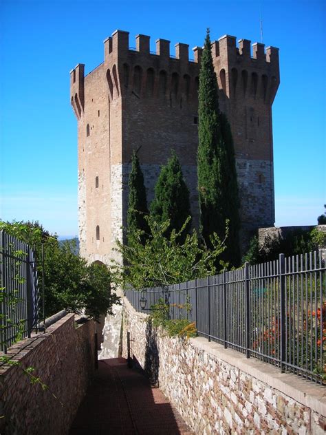 In Visita Alla Scoperta Delle Torri Di Perugia Perugia City