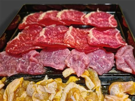 Carne De Porco Crua Fresca Fatiada Carne De Porco E Carne Bovina Na