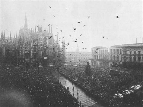 Milano Dicembre Mezzo Secolo Fa A Piazza Fontana Litalia