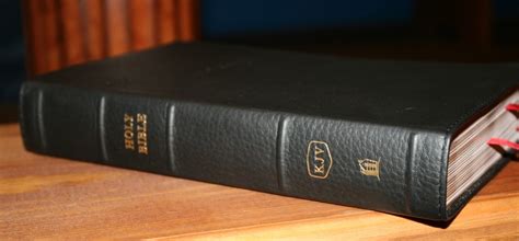 Thomas Nelson KJV Personal Size Giant Print Deluxe Reference Bible