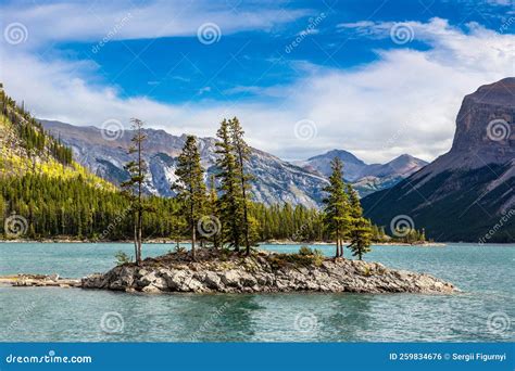 Lake Minnewanka in Banff National Park Stock Photo - Image of nature, autumn: 259834676