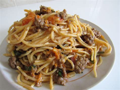 How To Cook Spaghetti With Minced Meat And Vegetables