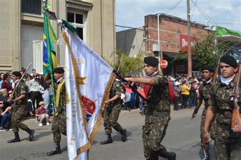 7º RC Mec participa do desfile da Declaratoria de la Independencia de