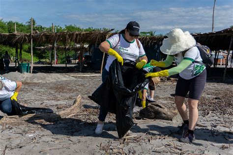 Banco Promerica El Salvador Realiza Limpieza De Playas Para Conmemorar