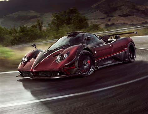 Download Stunning Pagani Zonda Cinque In Action Wallpaper