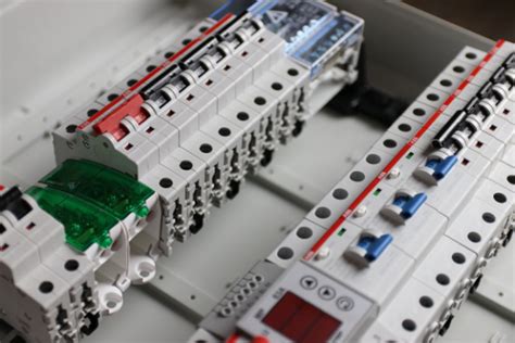 Circuit Breaker Vs Fuse Box Heres What You Need To Know As Of 2021