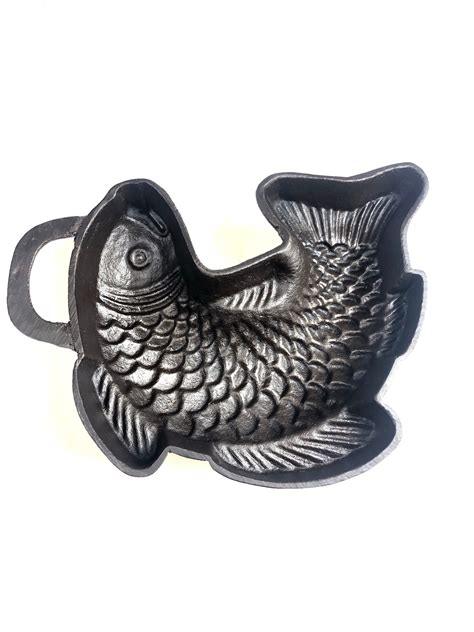 Nice Vintage Cast Iron Fish Mold Etsy